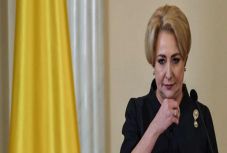 Kustán Magyari Attila: Politbulvár