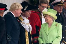 II. Erzsébet engedett Boris Johnsonnak, és öt hétre felfüggesztette a parlament működését