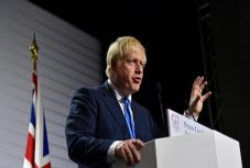 Egymillióan tiltakoznak a brit parlament ülésezésének felfüggesztése ellen