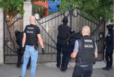 Tíz éven keresztül kínozta és koldulni kényszerítette unokáit egy kolozsvári asszony