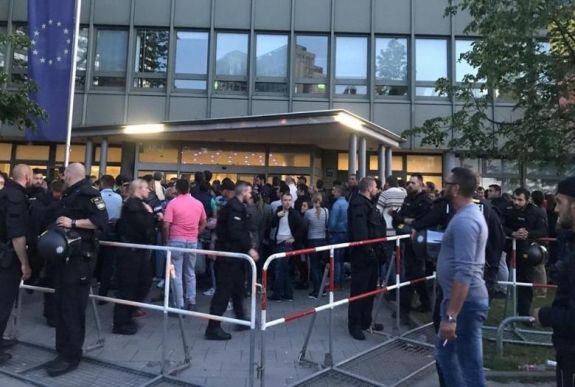 Levélszavazás: a külföldön élő románok regisztrációjának meghosszabbítását kéri a kormányfő