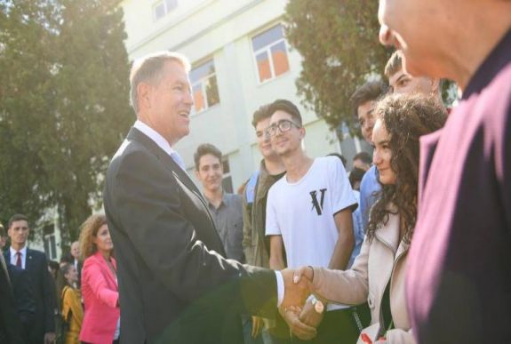 Klaus Johannis a tanévnyitón: egyes politikusok félnek az iskolától