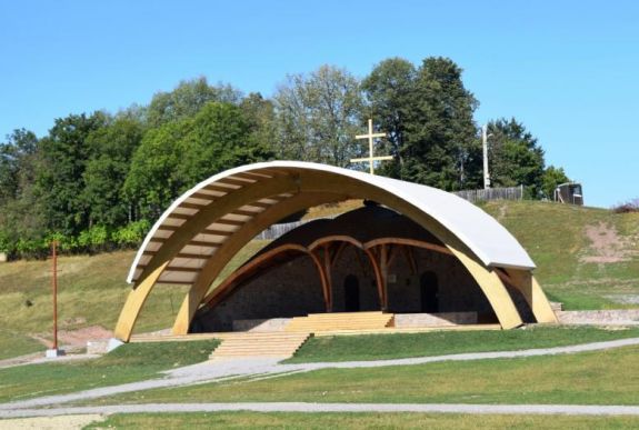 Csíksomlyó: várhatóan lefedve marad a Hármashalom-oltár