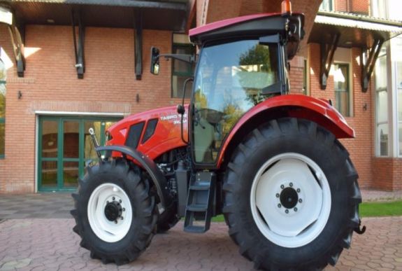 Szászrégenben elkezdődött a saját fejlesztésű román traktor sorozatgyártása