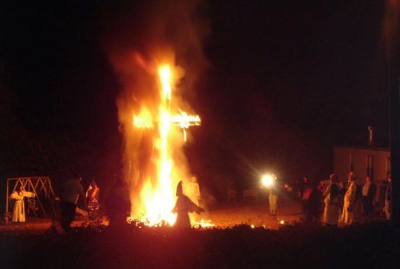Amerikában 11 év börtönre ítéltek egy férfit a Ku Klux Klan-jelkép használata miatt