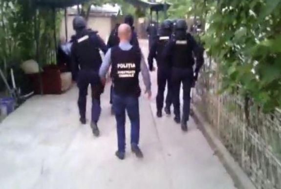 Nagyszabású razziát tartottak a gépjárműbejegyzéssel kapcsolatos visszaélések ügyében