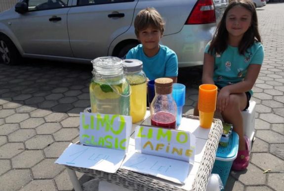 Limonádéárus kolozsvári gyermekeken olvadozik az internet