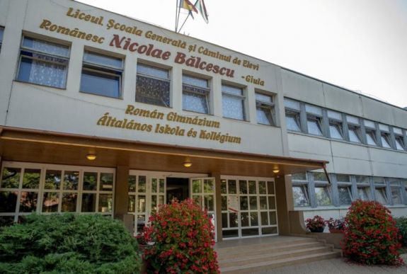 Zászlóhasználat: a gyulai románok példáján elgondolkoztak a bukaresti politikusok