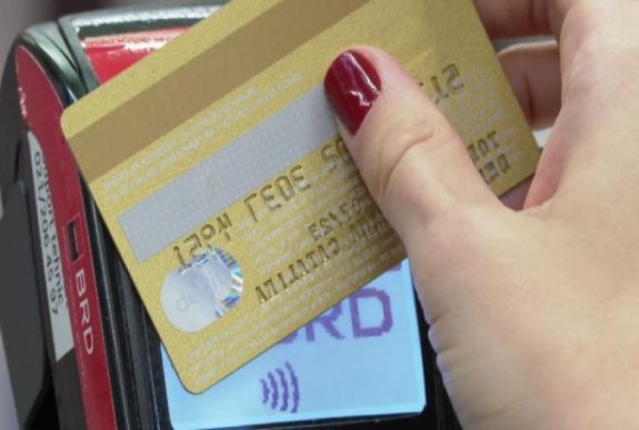 Fontos változások lépnek életbe szombattól a bankolásban