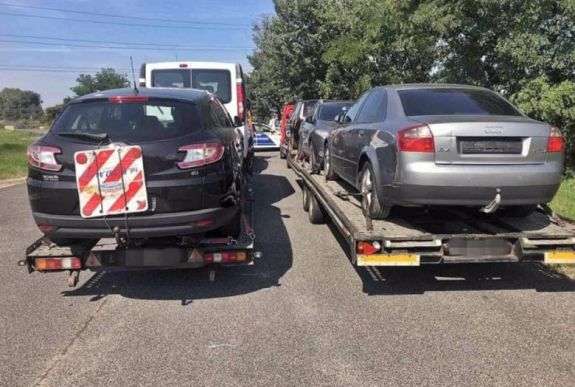 Újabb román horrortrélereket kapcsoltak le a magyar rendőrök az M1-esen