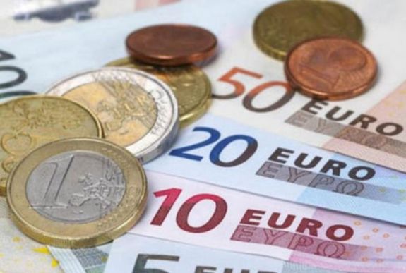 Jelentősen gyengült a lej az euróval és a dollárral szemben