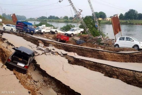 Szétnyílt a föld Pakisztánban: 5,8-as erősségű földrengést mértek