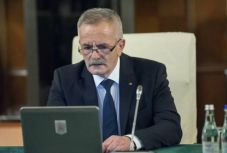 FRISSÍTVE - Tăriceanu lemondott, ideiglenes elnöke van a szenátusnak 