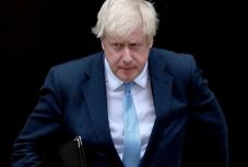 Boris Johnson pártja elvesztette parlamenti többségét