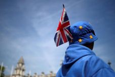 Megszavazták második olvasatban a rendezetlen Brexit elleni törvényjavaslatot