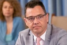 Nyeregben érzi magát a kormány a bizalmatlansági indítványig