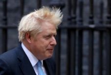 Boris Johnson: inkább feküdnék holtan az árokban, mintsem elhalasszam a brexitet