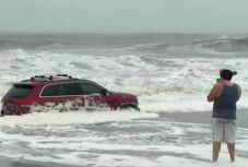 A keleti parton tombol a Dorian hurrikán