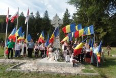 Koszorúztak és fáklyás megemlékezést terveznek román szervezetek az úzvölgyi temetőben