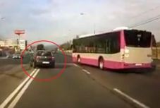 Megijedt a busztól, forgalommal szemben hajtott egy kolozsvári sofőr