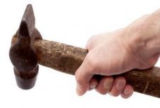 Tizenöt év fegyházat kapott a lakótársát kalapáccsal agyonverő férfi