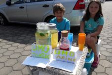 Limonádéárus kolozsvári gyermekeken olvadozik az internet