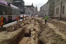 A középkori Kolozsvár kaputornyának alapzatát találták meg egy útfelújítás során