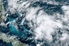 Hurrikán után trópusi vihar csapott le a Bahamákra