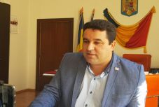 Antal Árpád: idegen tollakkal ékeskedik a Kovászna megyei prefektus