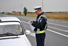 Tervezet: a büntetett autósra bízzák, hogy milyen időszakra vegyék el a jogosítványát