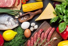 Dietetikus: a zöldség-gyümölcs mellett állati fehérjére is szükség van