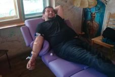 Amikor a vendéget csapolják: kocsmai véradás Sepsiszentgyörgyön