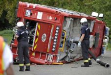 Több tűzoltó megsérült egy bemutatón