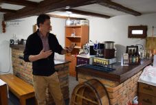 Csűrben született recept: a Szenttamási Aranykakas kézműves sörök boszorkánykonyhájában jártunk