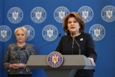 Ejtik Plumbot, felkészül Dăncilă? Kezdődik az EU-biztosok meghallgatása