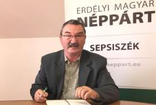 Az EMNP háromszéki elnöke eredeti magyarázatot talált a karlendítős fotóra