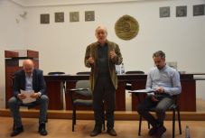 Közel száz éves családi perből fikciómentes regény készült – Várady Tibor könyvbemutatóján jártunk