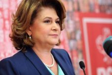 Leszavazták Plumbot a jogi bizottságban: így reagáltak a romániai pártok