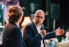 Kelemen Hunor: a náci karlendítésnek lemondás lenne a következménye bárhol a világon