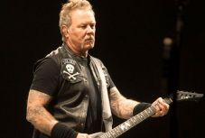 Lemondta a turnéját a Metallica, mert James Hetfield visszaesett