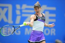 Búcsúzott a sérült Simona Halep a pekingi tenisztornától