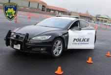 Gyorsan véget ért az autós üldözés, mert lemerült a Tesla rendőrautó