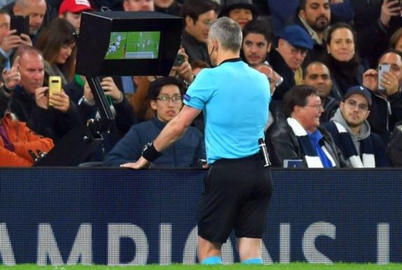 A román labdarúgó-bajnokságban jövőre bevezetik a videóbírót