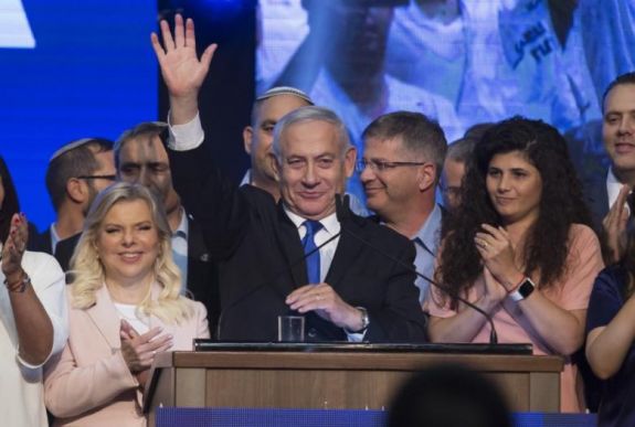 Megkezdődött az ügyészi meghallgatás Netanjahu korrupciós ügyeiben