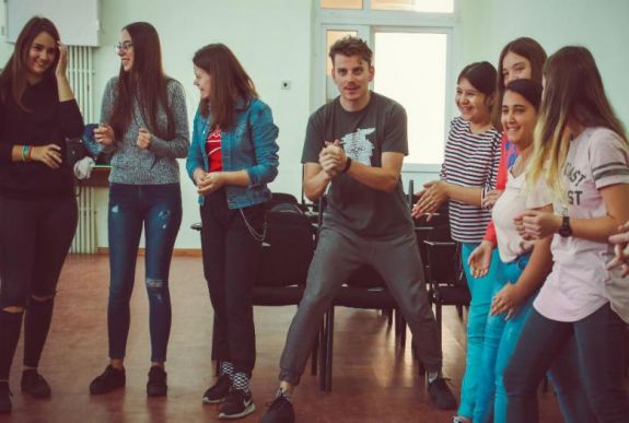 Hosszútávú szociális- oktatási projekthez csatlakozik az Osonó Színházműhely