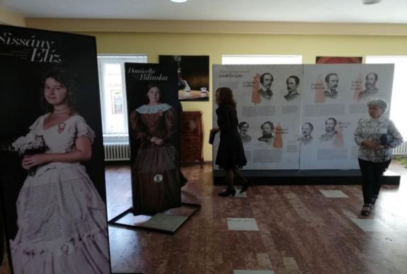 A vértanúk özvegyeit és lányait bemutató kiállítás nyílt Aradon október 6. alkalmából