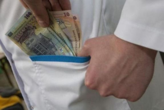 Egészségügyi miniszter: visszahúzódóban a hálapénz jelensége a kórházakban