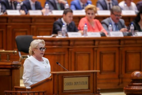 A bizalmatlansági indítványról szavaz a parlament: a Dăncilă-kormány sorsa a tét (percről percre)