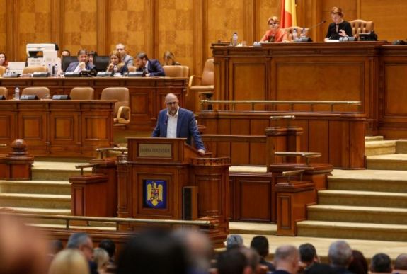 Kelemen Hunor a bizalmatlansági indítvány vitáján: ez a kormány „lemerült”