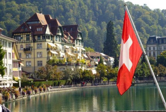 Két ország lekerült az EU adóparadicsomokról összeállított feketelistájáról